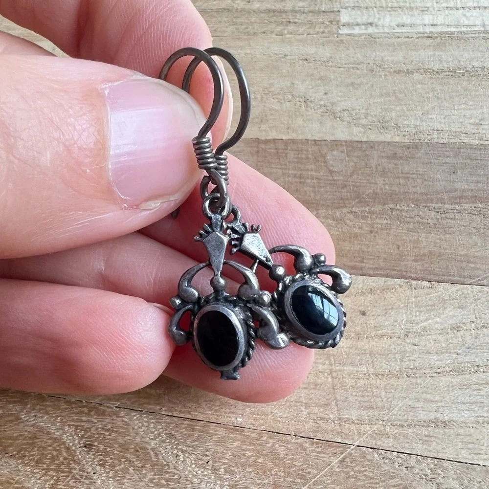 Vintage 925 sterling silver and black onyx dangle drop earrings